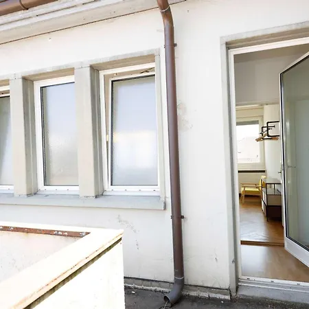 Spacious Huge Terrace & Views 아파트 *